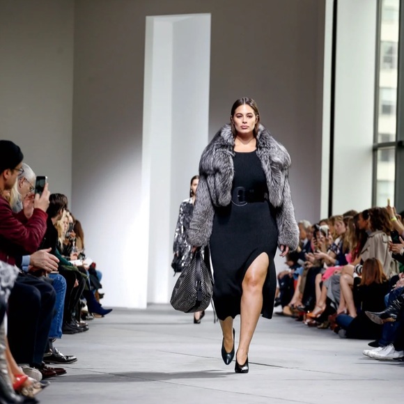 WELCOME TO MY CLOSET 🫠🤗🌹👏🏼😎COME BACK SOON!! Thank You 🙏🏼 - Picture 10 of 14